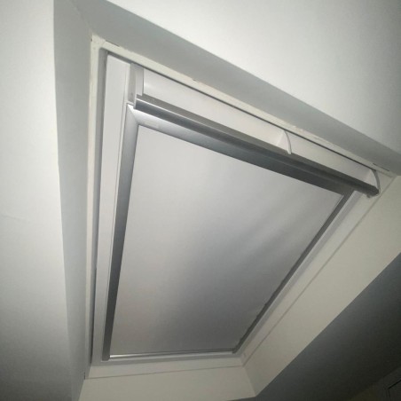 DKL S Cortina de escurecimento manual com calhas cinza