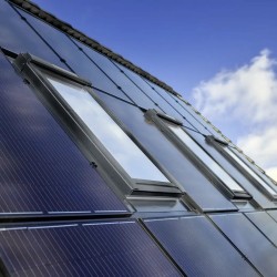 GGL 30 Janela basculante a energia solar